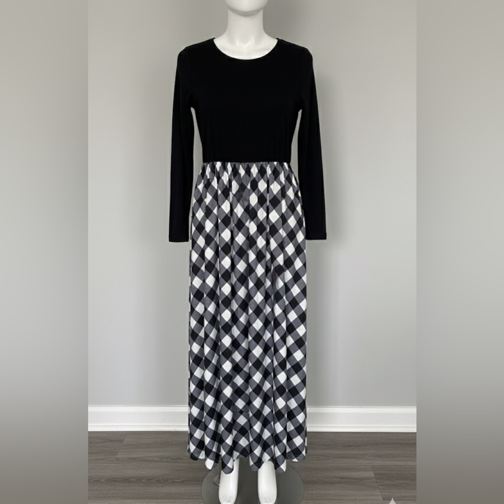NWT Black and White Buffalo Plaid Maxi dress Sz M (8-10)